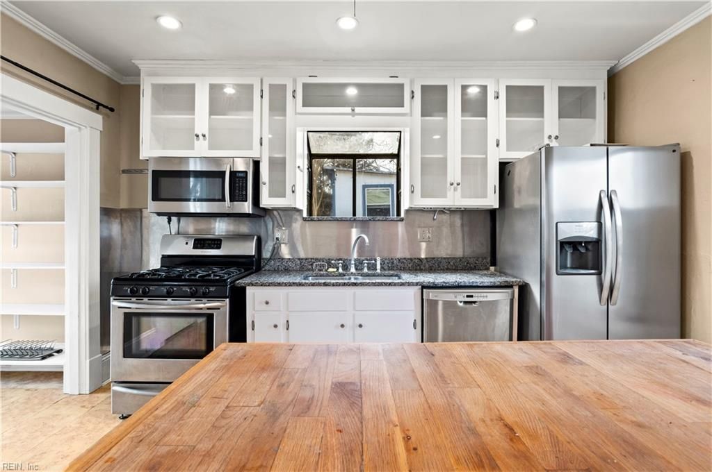 Photo of 227 James Street, Smithfield, VA 23430 (MLS # 10617800)