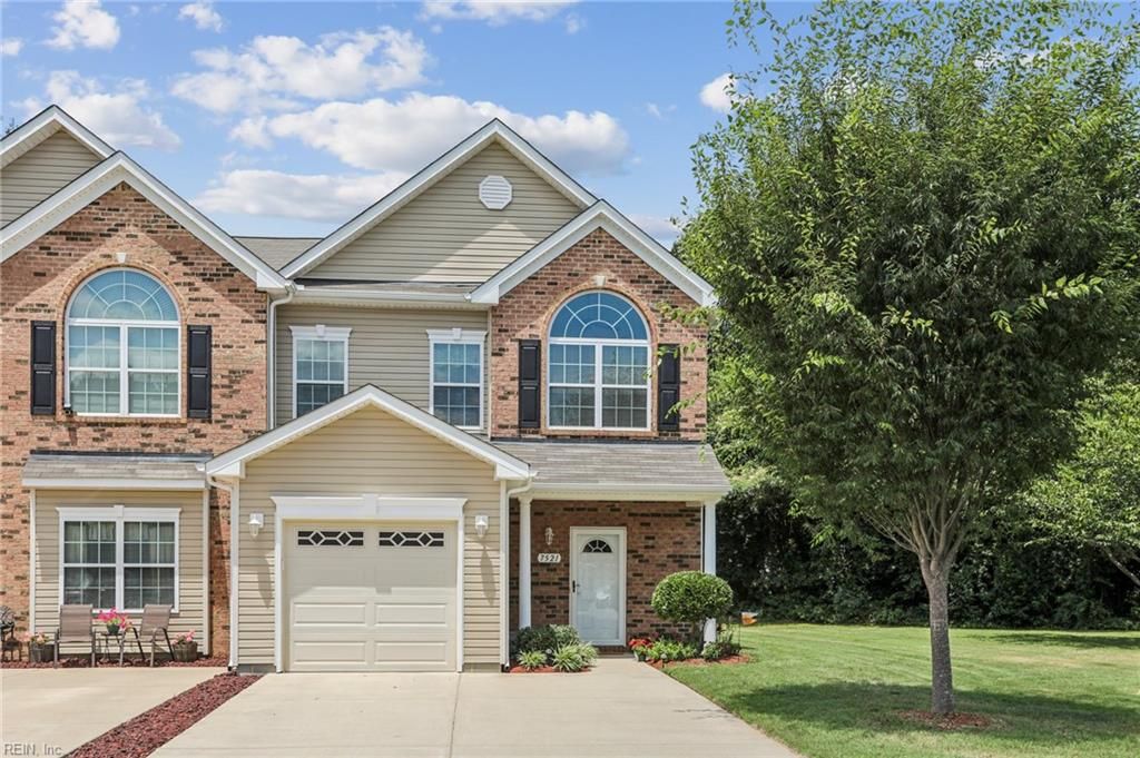 Photo of 7521 Villa Ct Ct, Gloucester Point, VA 23062 (MLS # 10632648)