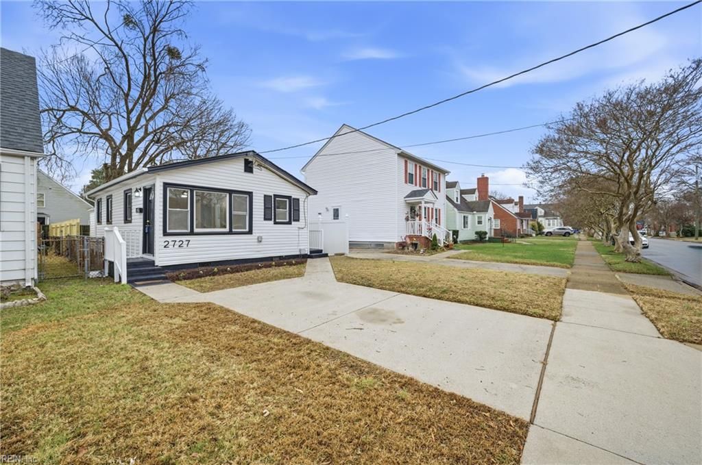 Photo of 2727 Beachmont Avenue, Norfolk, VA 23504 (MLS # 10614273)