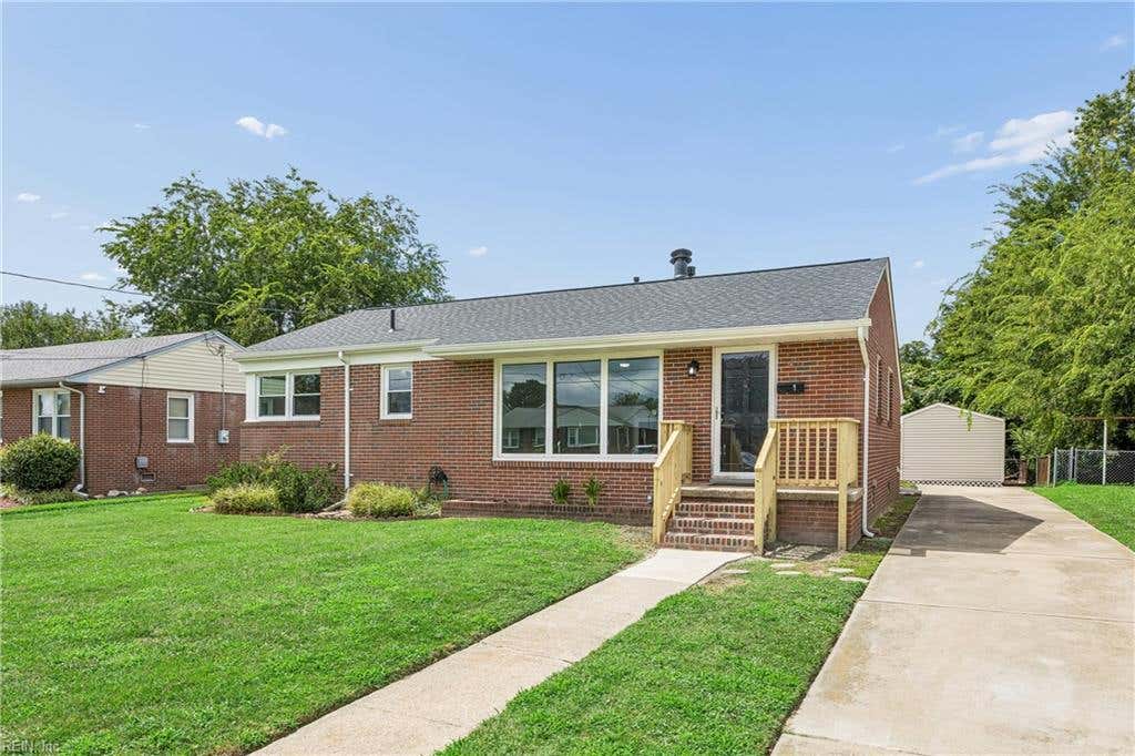 Photo of 21 Reynolds Drive, Hampton, VA 23664 (MLS # 10650100)