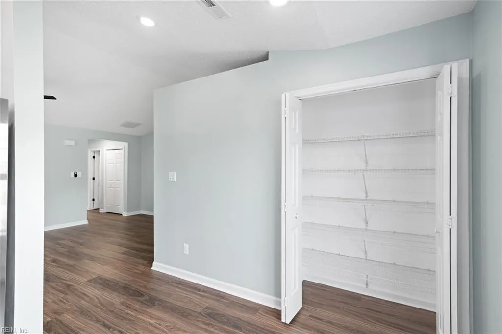 Hampton, Virginia 23666, United States, 3 Bedrooms Bedrooms, ,2 BathroomsBathrooms,Residential,Active,168236