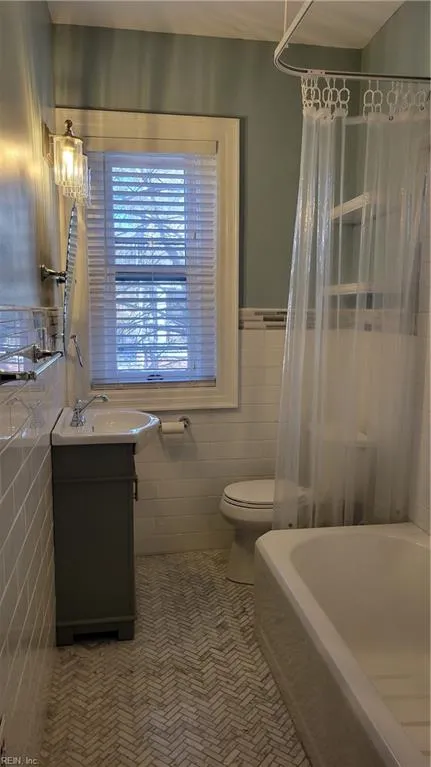 Norfolk, Virginia 23507, United States, 5 Bedrooms Bedrooms, ,4 BathroomsBathrooms,Residential,Active,137365