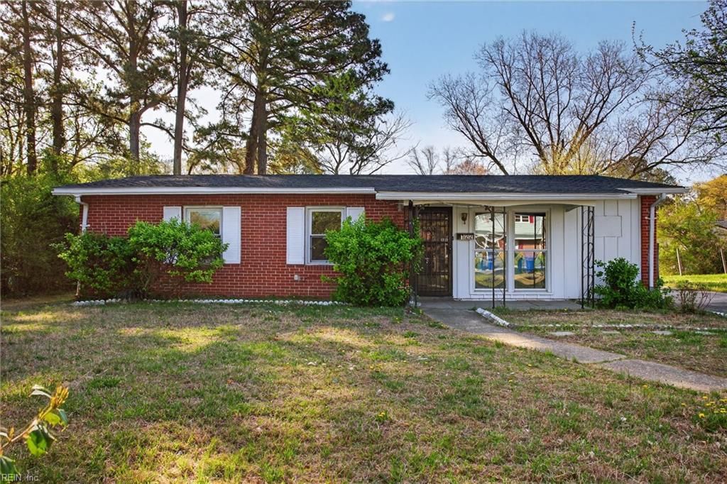 Photo of 122 Jenness Lane, Newport News, VA 23602 (MLS # 10627703)