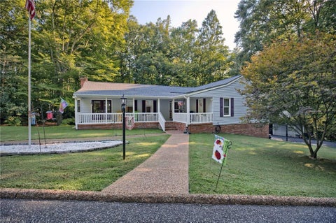 Photo of 6964 Fox Mill Court, Gloucester, VA 23061 (MLS # 10650331)
