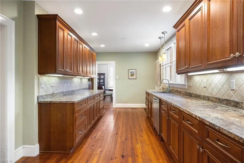 Norfolk, Virginia 23508, United States, 4 Bedrooms Bedrooms, ,3 BathroomsBathrooms,Residential,Pending,105395