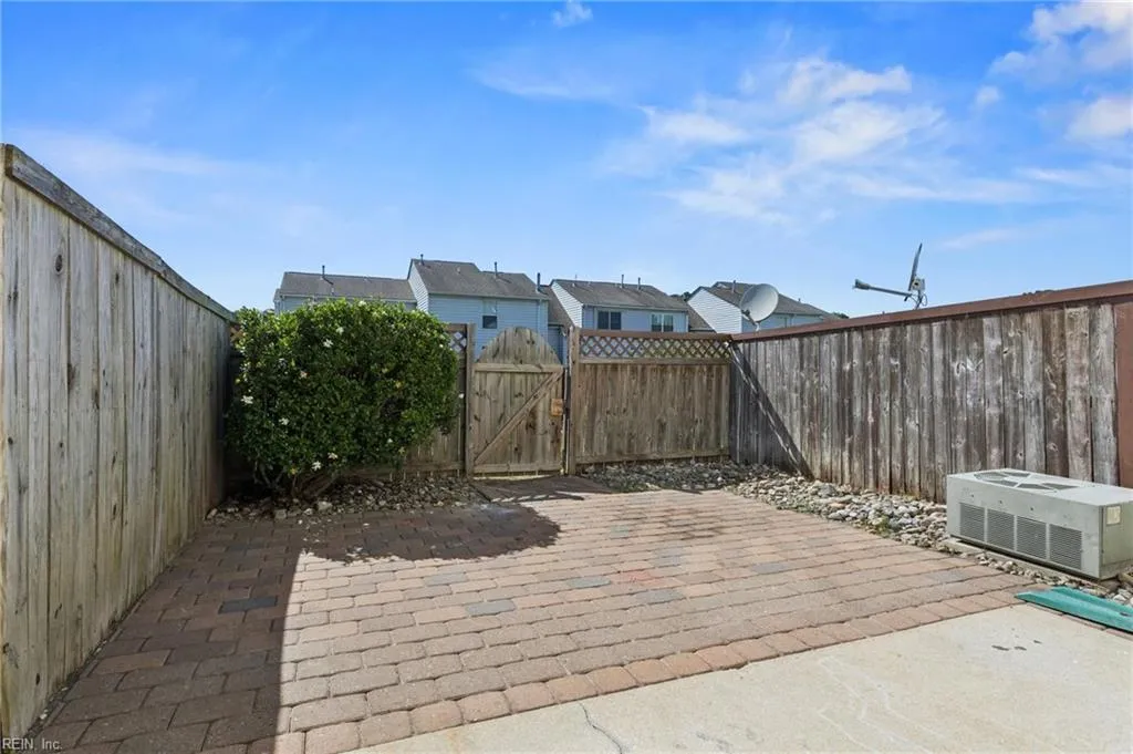 Yorktown, Virginia 23693, United States, 3 Bedrooms Bedrooms, ,3 BathroomsBathrooms,Residential,Active,204049