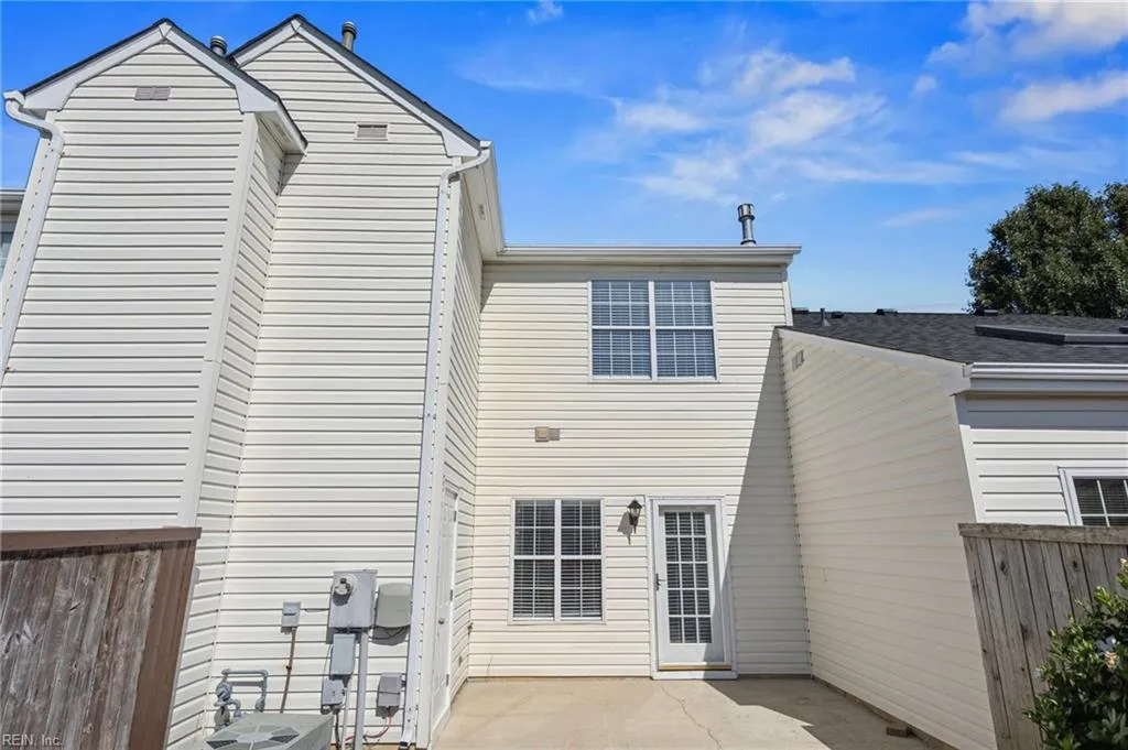 Yorktown, Virginia 23693, United States, 3 Bedrooms Bedrooms, ,3 BathroomsBathrooms,Residential,Active,204049