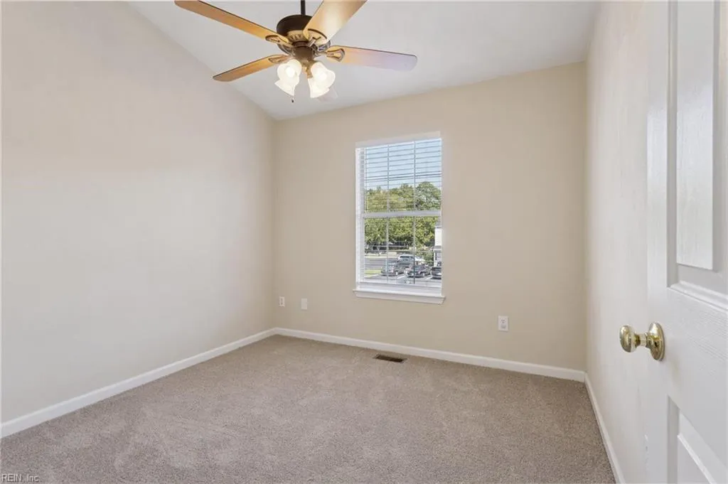 Yorktown, Virginia 23693, United States, 3 Bedrooms Bedrooms, ,3 BathroomsBathrooms,Residential,Active,204049