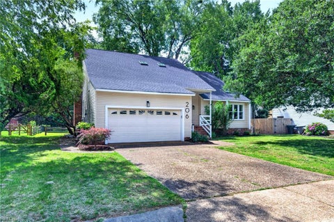 Photo of 206 Admiral Court, Hampton, VA 23669 (MLS # 10638525)