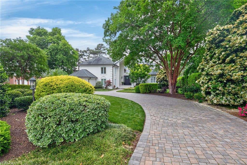Photo of 100 Holly Crescent, Virginia Beach, VA 23451 (MLS # 10637698)