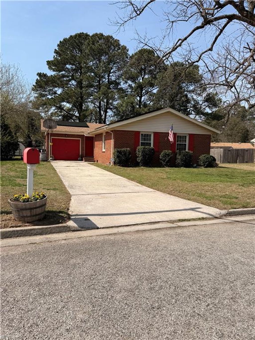 Photo of 3 Brent Crescent, Portsmouth, VA 23703 (MLS # 10627799)