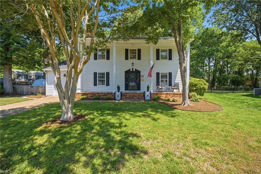 Photo of 729 Lexington Circle, Newport News, VA 23602 (MLS # 10635665)