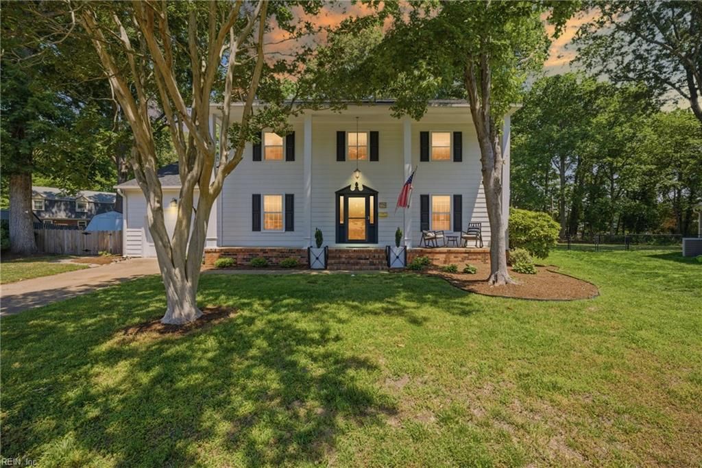 Photo of 729 Lexington Circle, Newport News, VA 23602 (MLS # 10635665)