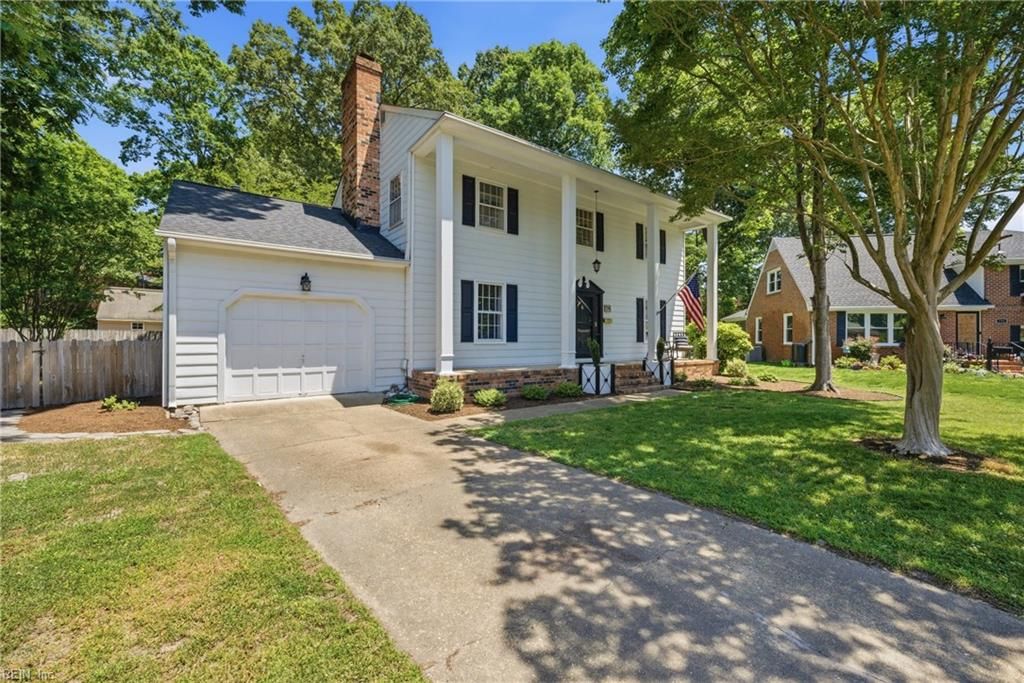 Photo of 729 Lexington Circle, Newport News, VA 23602 (MLS # 10635665)