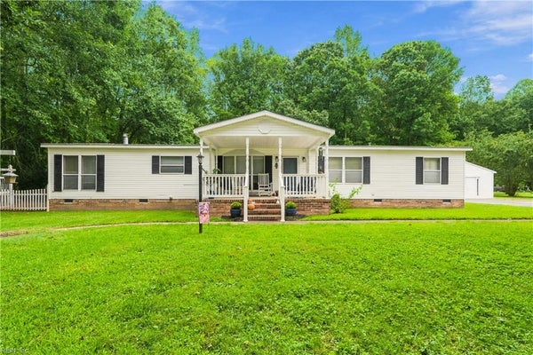 9134 RICHMOND RD W, TOANO, VA 23168 - Image 515e99de660aa6d89c137de027a1fc4e/2240675671