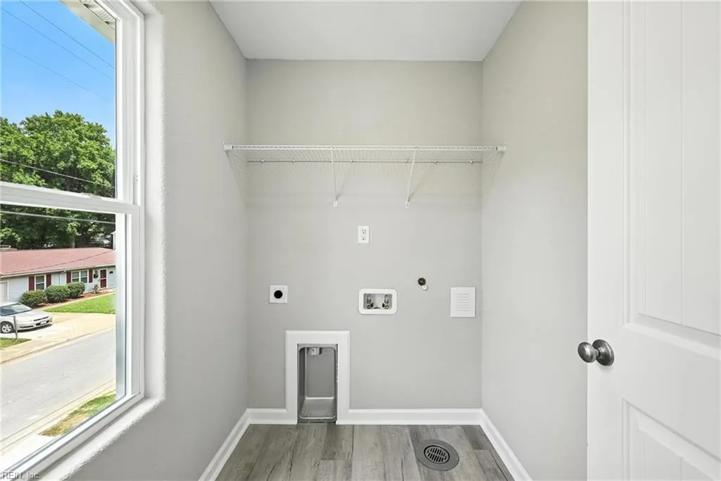 Norfolk, Virginia 23513, United States, 4 Bedrooms Bedrooms, ,3 BathroomsBathrooms,Residential,Active,191774