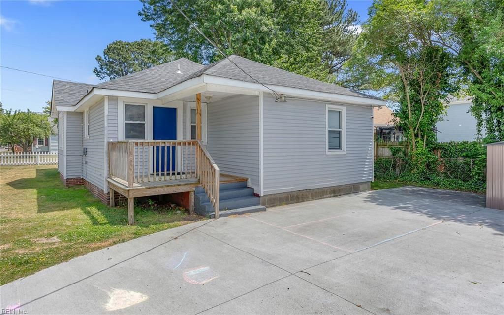 Photo of 2100 Nashville Avenue, Portsmouth, VA 23704 (MLS # 10633484)