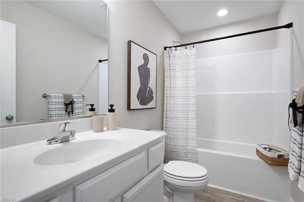 Suffolk, Virginia 23435, United States, 2 Bedrooms Bedrooms, ,3 BathroomsBathrooms,Residential,Active,194352