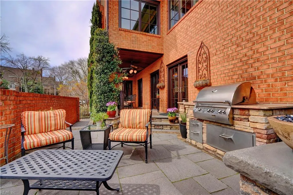 Norfolk, Virginia 23507, United States, 5 Bedrooms Bedrooms, ,5 BathroomsBathrooms,Residential,Active,95689