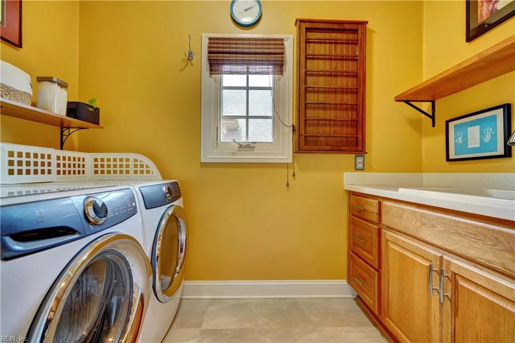 Norfolk, Virginia 23507, United States, 5 Bedrooms Bedrooms, ,5 BathroomsBathrooms,Residential,Active,95689