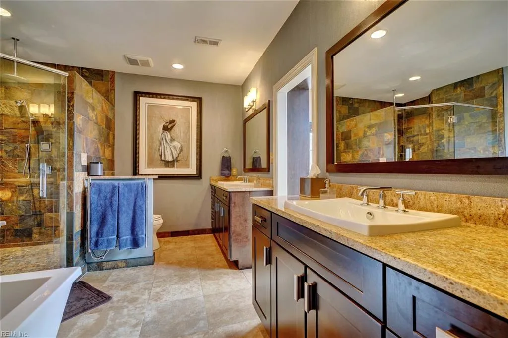 Norfolk, Virginia 23507, United States, 5 Bedrooms Bedrooms, ,5 BathroomsBathrooms,Residential,Active,95689