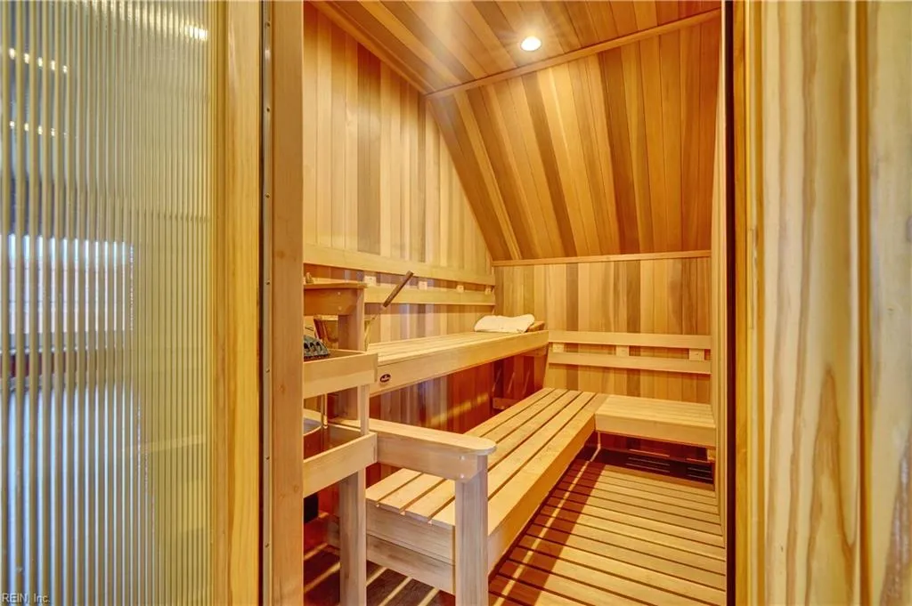 Norfolk, Virginia 23507, United States, 5 Bedrooms Bedrooms, ,5 BathroomsBathrooms,Residential,Active,95689