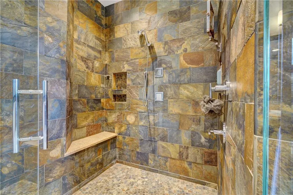 Norfolk, Virginia 23507, United States, 5 Bedrooms Bedrooms, ,5 BathroomsBathrooms,Residential,Active,95689