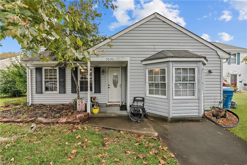 Photo of 2020 Bloomsbury Crescent, Virginia Beach, VA 23454 (MLS # 10605704)