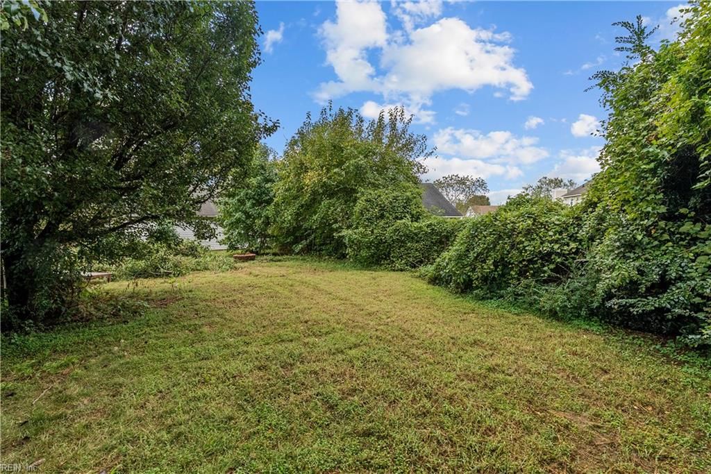 Photo of 2020 Bloomsbury Crescent, Virginia Beach, VA 23454 (MLS # 10605704)