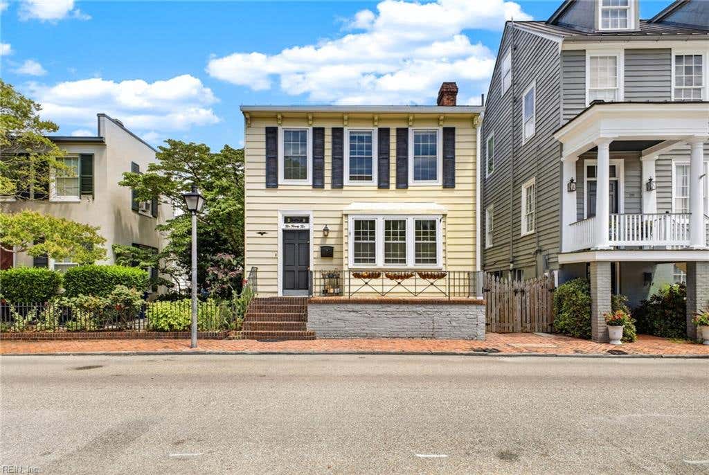 Photo of 222 Glasgow St ST, Portsmouth, VA 23704 (MLS # 10640326)