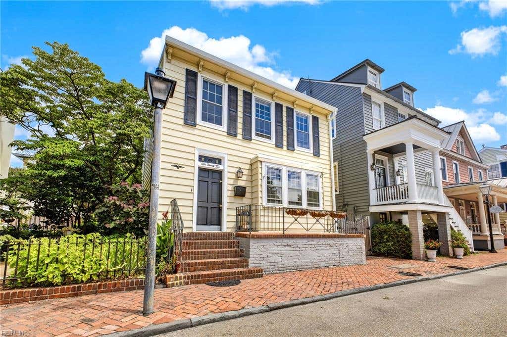 Photo of 222 Glasgow St ST, Portsmouth, VA 23704 (MLS # 10640326)