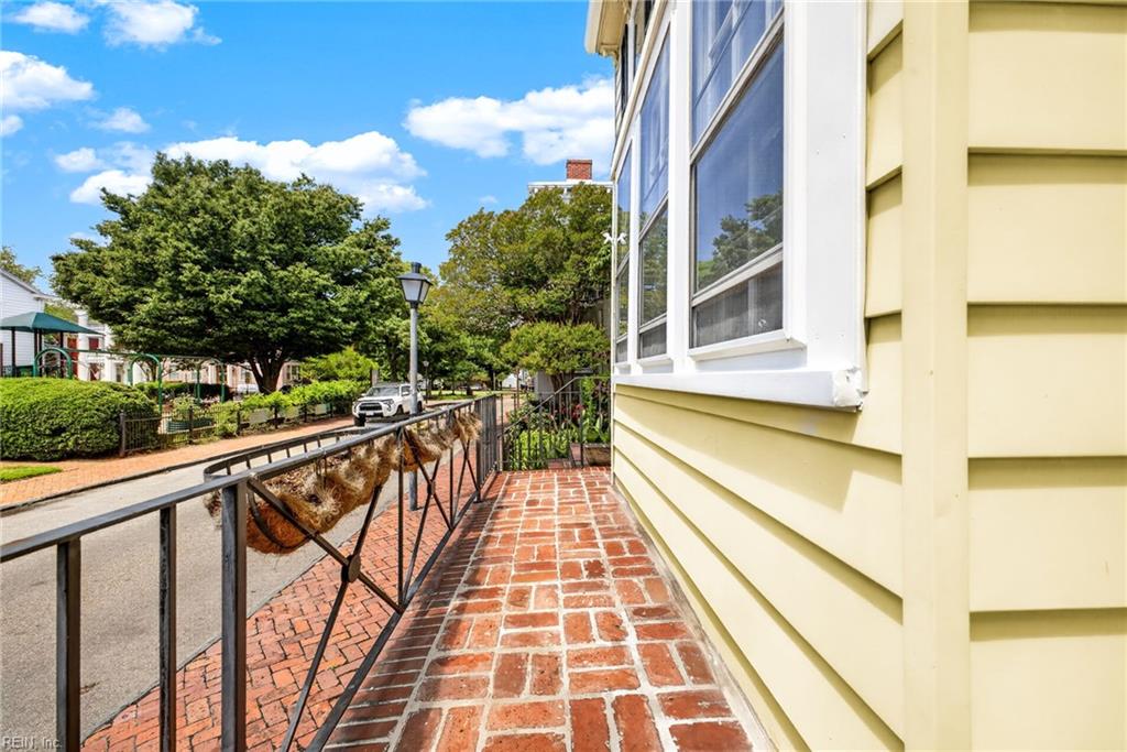 Photo of 222 Glasgow St ST, Portsmouth, VA 23704 (MLS # 10640326)