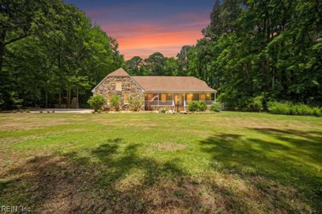 Photo of 1028 Pleasant Ridge Drive, Chesapeake, VA 23322 (MLS # 10641597)
