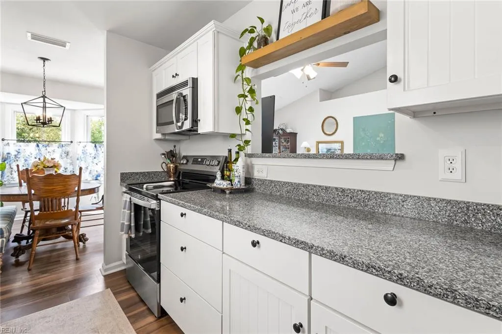 Virginia Beach, Virginia 23454, United States, 3 Bedrooms Bedrooms, ,2 BathroomsBathrooms,Residential,Pending,187242