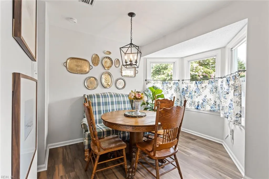 Virginia Beach, Virginia 23454, United States, 3 Bedrooms Bedrooms, ,2 BathroomsBathrooms,Residential,Pending,187242