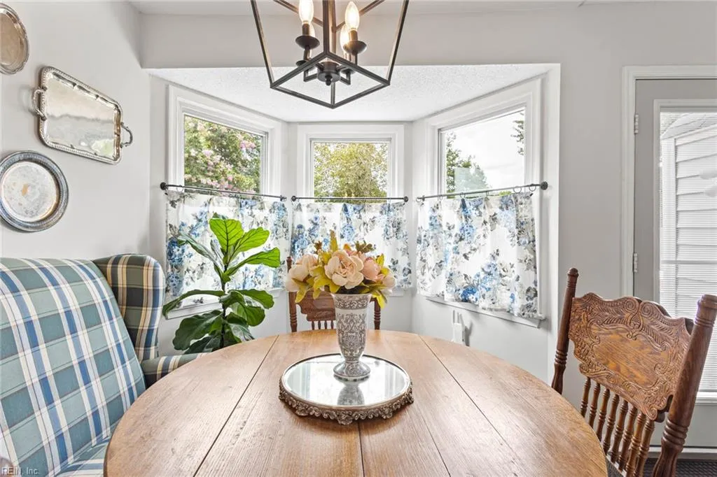 Virginia Beach, Virginia 23454, United States, 3 Bedrooms Bedrooms, ,2 BathroomsBathrooms,Residential,Pending,187242