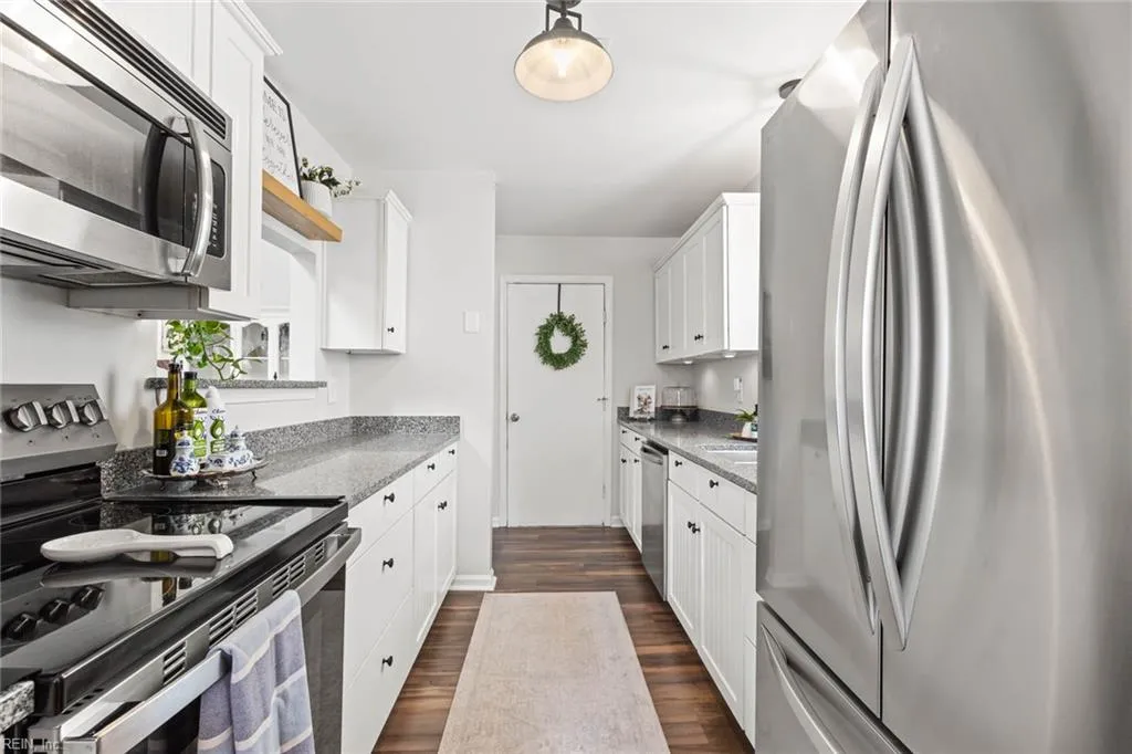 Virginia Beach, Virginia 23454, United States, 3 Bedrooms Bedrooms, ,2 BathroomsBathrooms,Residential,Pending,187242