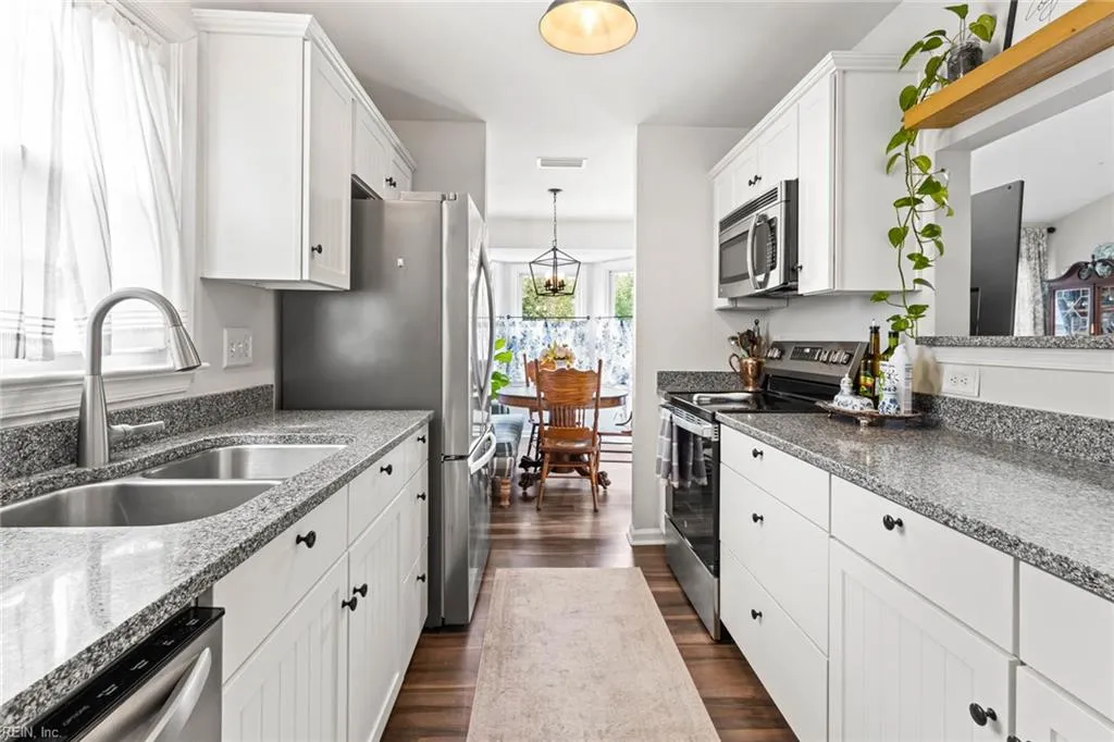 Virginia Beach, Virginia 23454, United States, 3 Bedrooms Bedrooms, ,2 BathroomsBathrooms,Residential,Pending,187242