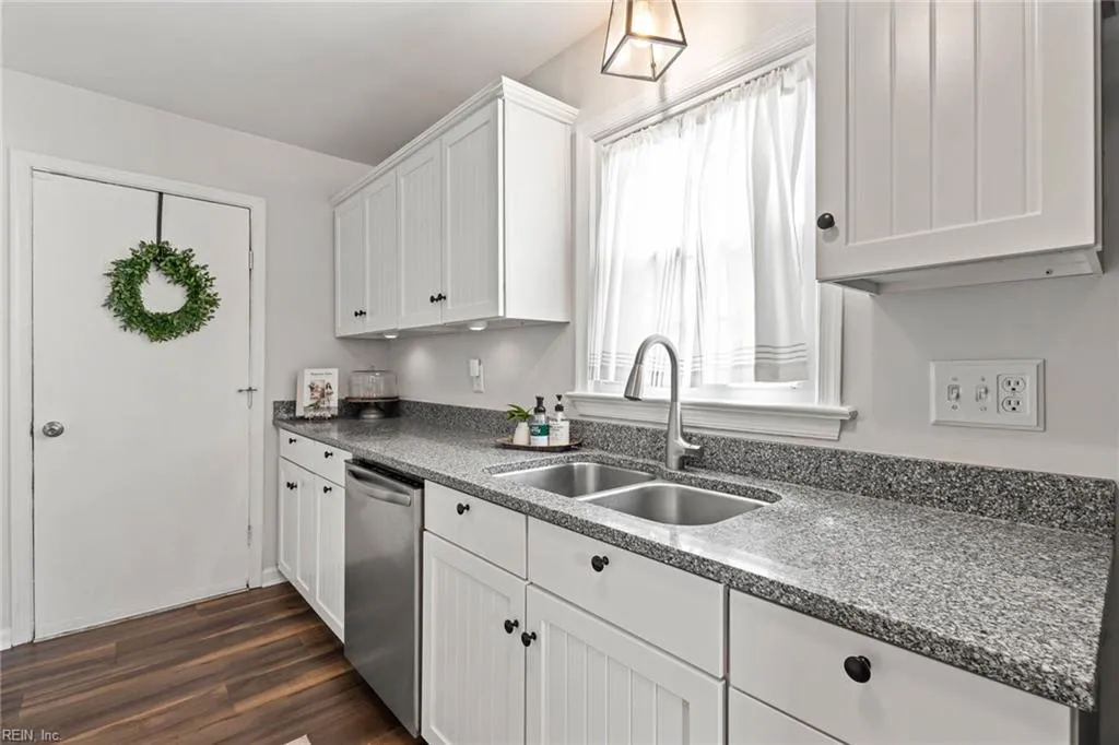 Virginia Beach, Virginia 23454, United States, 3 Bedrooms Bedrooms, ,2 BathroomsBathrooms,Residential,Pending,187242