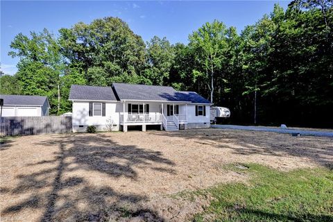 Photo of 6139 Lamberth Lane, Gloucester, VA 23061 (MLS # 10634385)