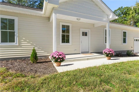 Photo of 8986 Marlfield Drive, Gloucester, VA 23061 (MLS # 10659067)
