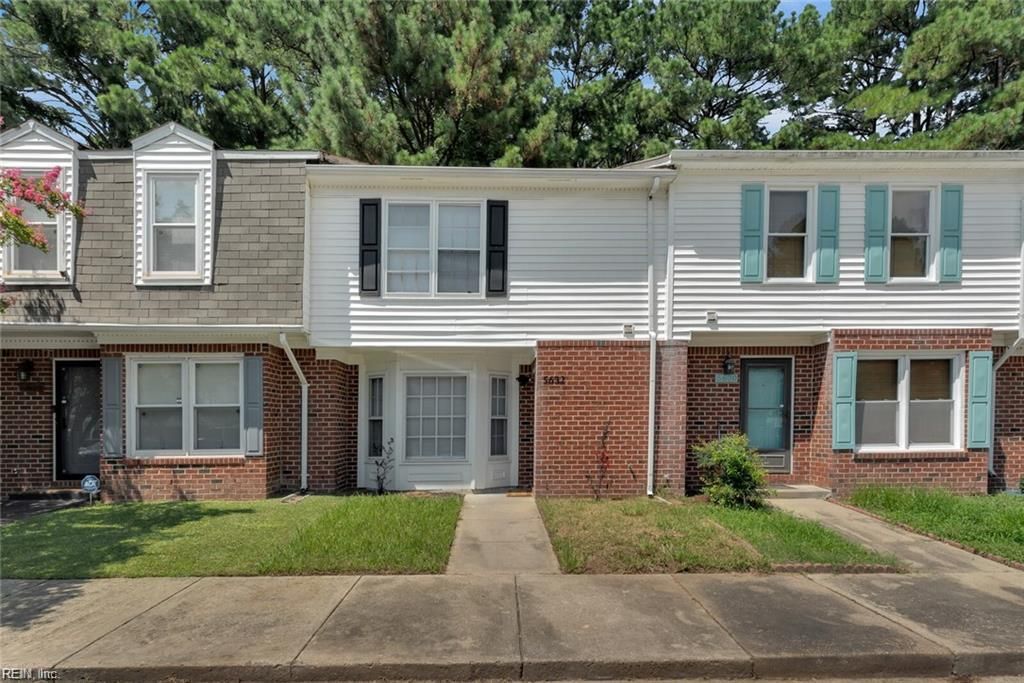 Photo of 5632 Trafalgar Arch, Portsmouth, VA 23703 (MLS # 10615998)