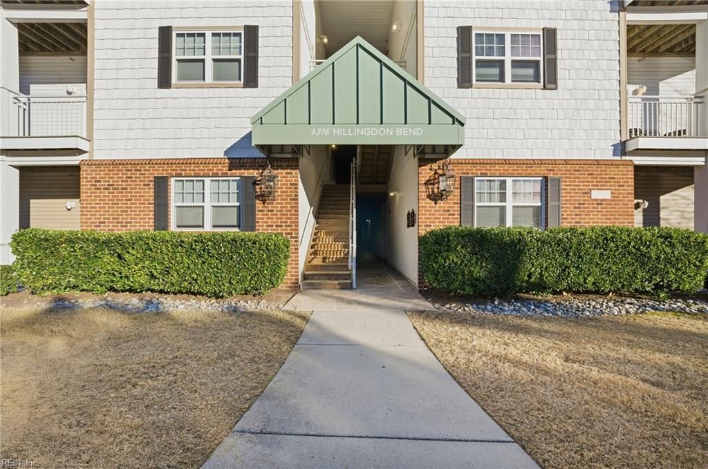 Photo of 4316 Hillingdon Bend #205, Chesapeake, VA 23321 (MLS # 10616814)