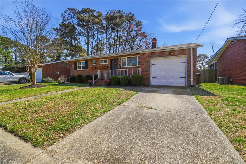 Photo of 1607 Beaumont Court, Norfolk, VA 23503 (MLS # 10624180)