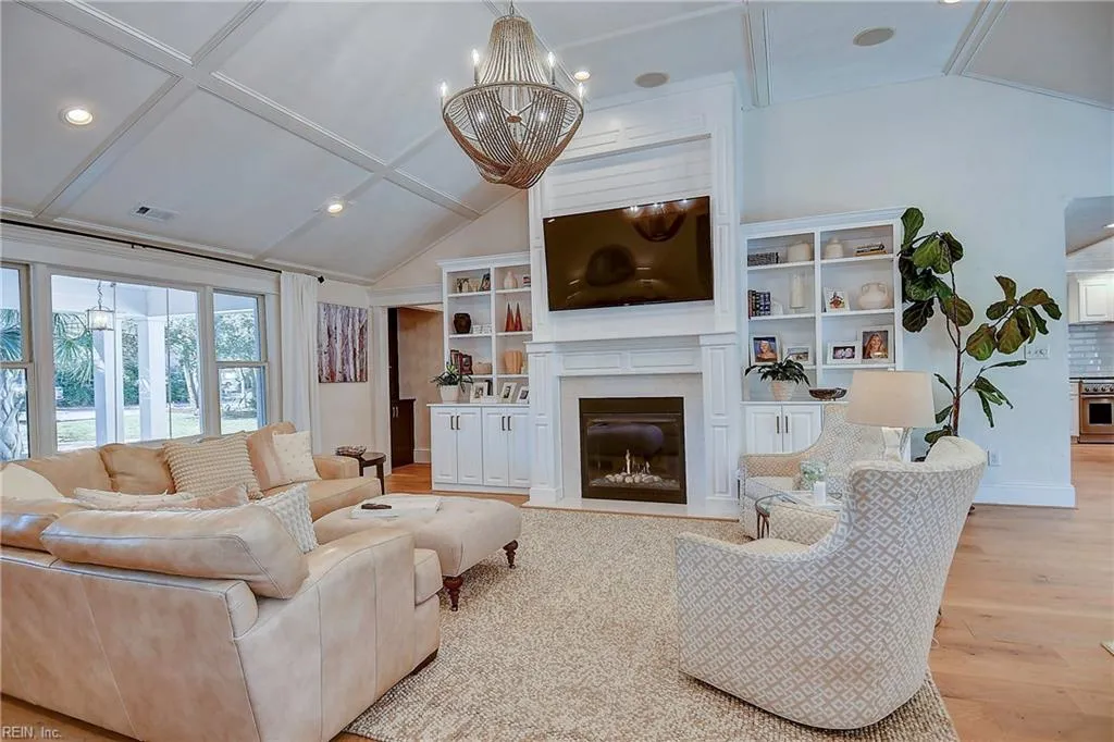 Virginia Beach, Virginia 23451, United States, 5 Bedrooms Bedrooms, ,3 BathroomsBathrooms,Residential,Pending,81289