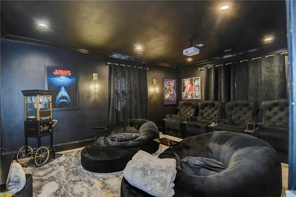 Virginia Beach, Virginia 23451, United States, 5 Bedrooms Bedrooms, ,3 BathroomsBathrooms,Residential,Pending,81289