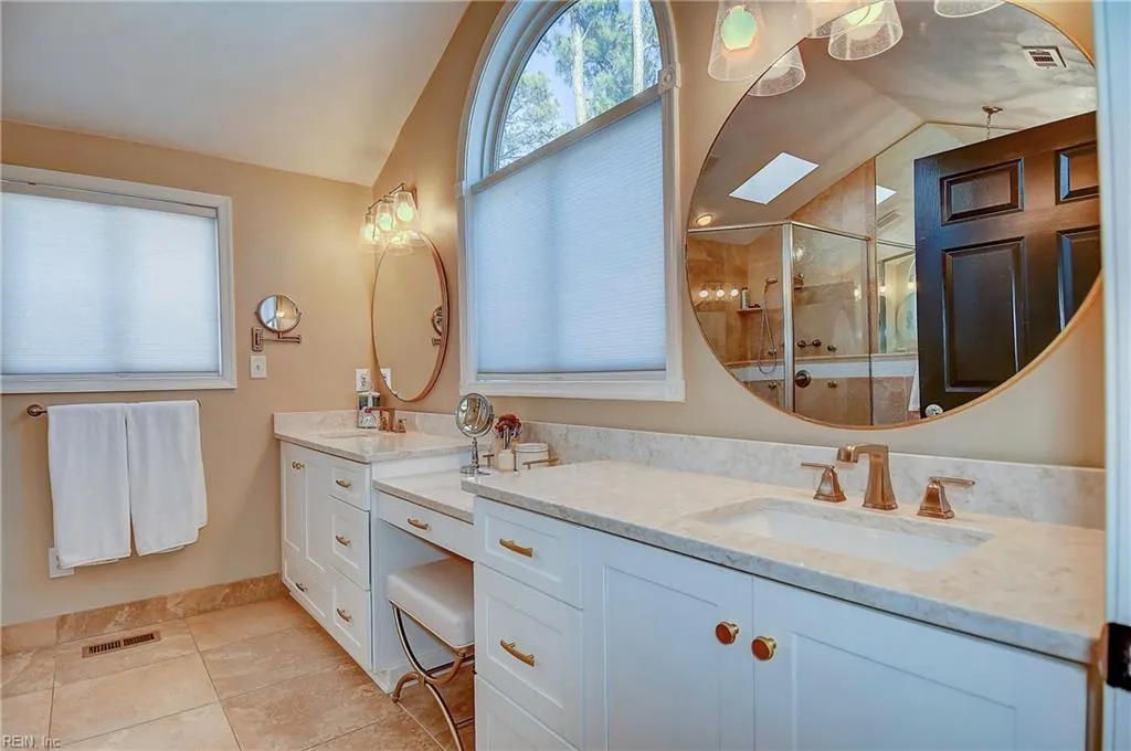 Virginia Beach, Virginia 23451, United States, 5 Bedrooms Bedrooms, ,3 BathroomsBathrooms,Residential,Pending,81289