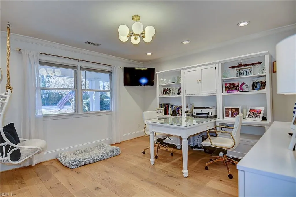 Virginia Beach, Virginia 23451, United States, 5 Bedrooms Bedrooms, ,3 BathroomsBathrooms,Residential,Pending,81289