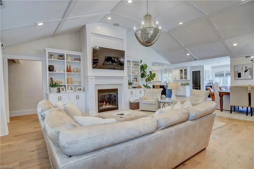 Virginia Beach, Virginia 23451, United States, 5 Bedrooms Bedrooms, ,3 BathroomsBathrooms,Residential,Pending,81289