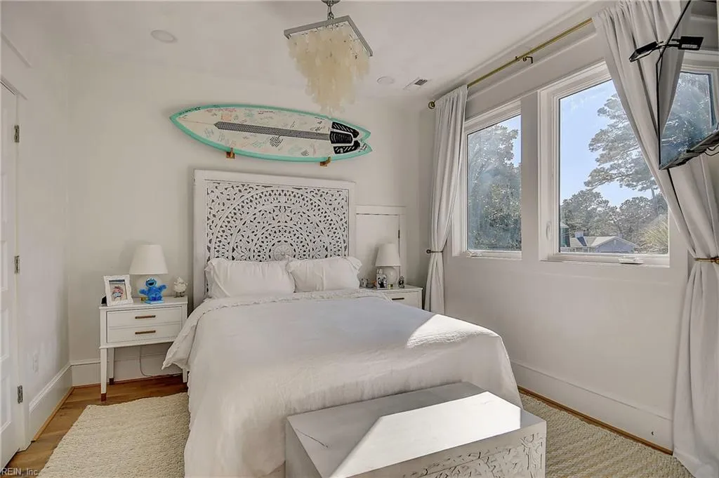 Virginia Beach, Virginia 23451, United States, 5 Bedrooms Bedrooms, ,3 BathroomsBathrooms,Residential,Pending,81289